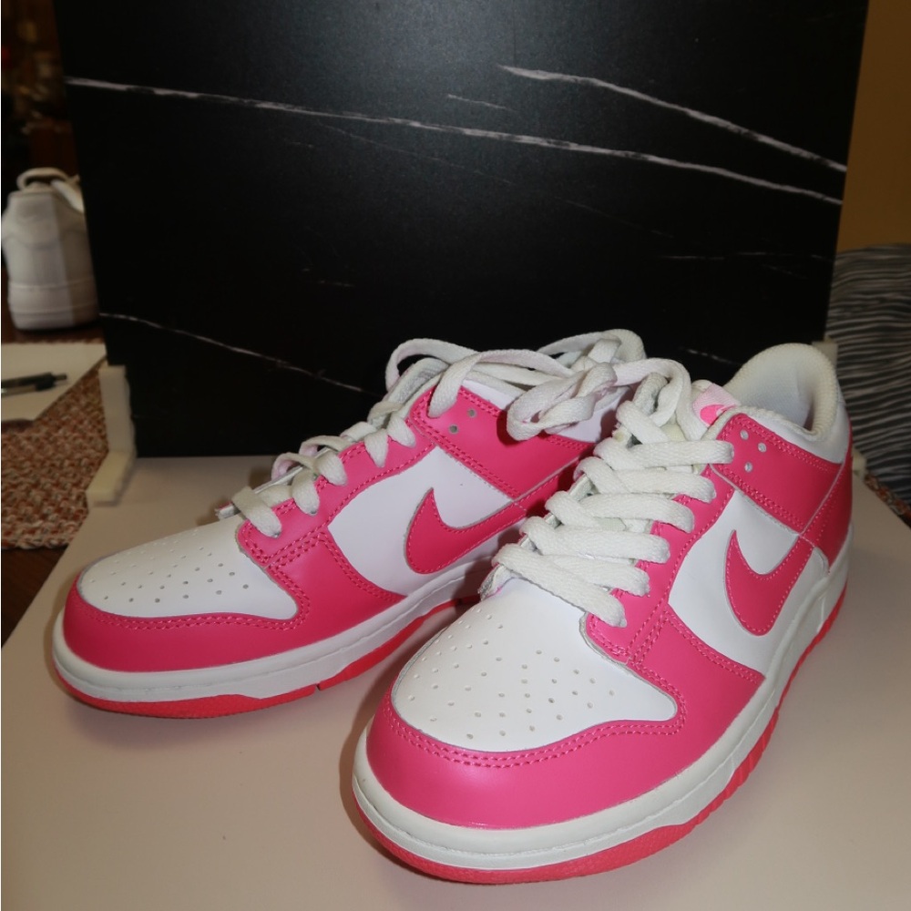 NIKE DUNK LOW GS WHITE PINK LASER FUCHSIA